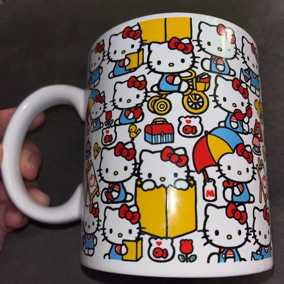 Coffee Mug Bioworld Hello Kitty - Picture 2 of 3
